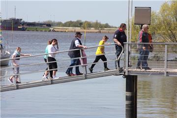 Hafenfest Sandstedt: Viele Besucher kamen auch per Schiff. Foto Gehrke 