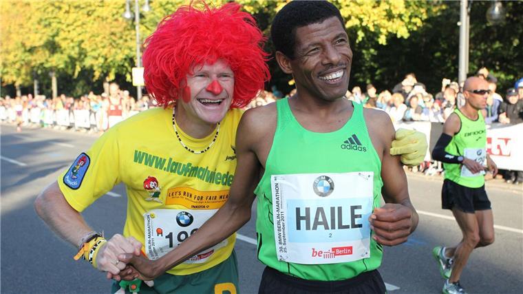 13 Weltrekorde und Verrückte, die durch die Stadt rennen Haile Gebrselassie feierte vier Siege in Berlin.