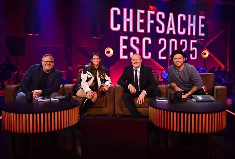 Halbzeit beim ESC-Vorentscheid - die Jury wirkt zufrieden.