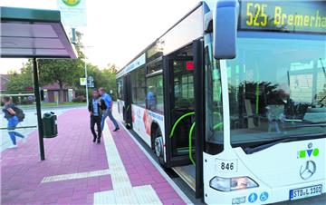 Haltestelle Moor Therme: Um 19.35 Uhr kommt der letzte Bus aus Bremerhaven in Bad Bederkesa an. Das ist Veranstaltern im Kurort ein Dorn im Auge. Sie wünschen sich eine zusätzliche spätere Linie zurück. Der Landkreis steht in Gesprächen mit den regionalen Verkehrsunternehmen