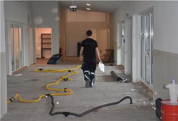 Handwerker bestimmen wieder das Bild in der Kita „Wiesenwichtel“ in Tiste. Sie sind dabei, die Folgen eines erheblichen Wasserschadens zu beseitigen.