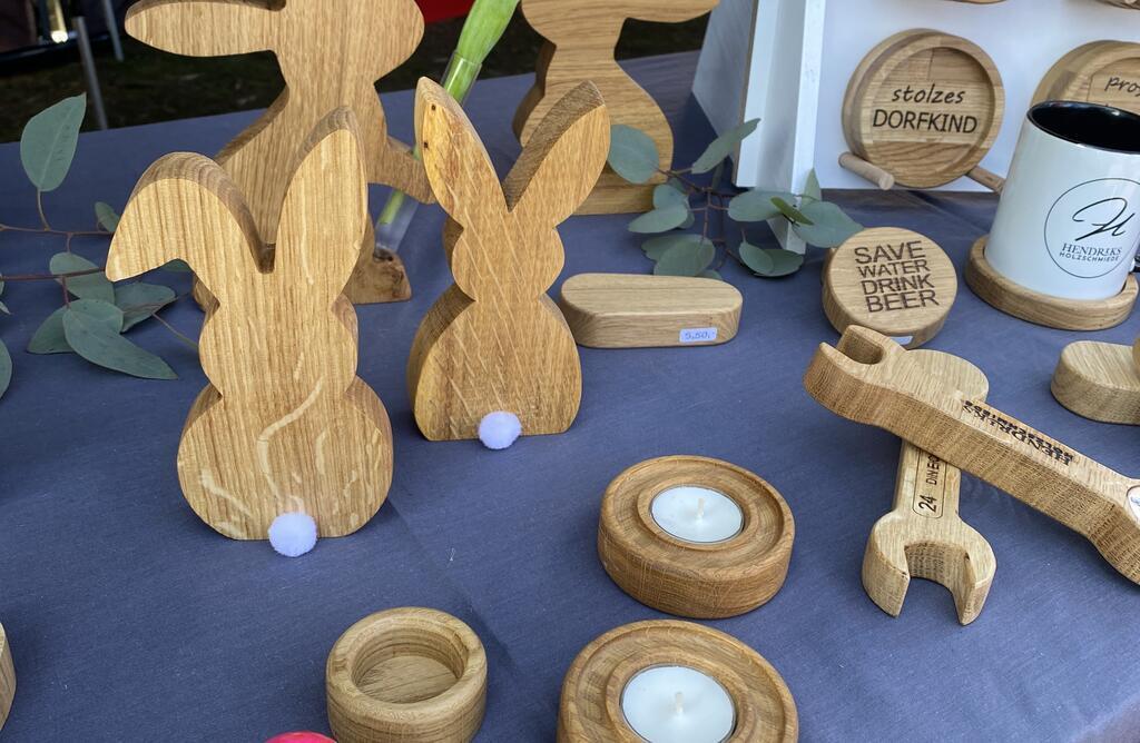 Osterhasen aus Holz