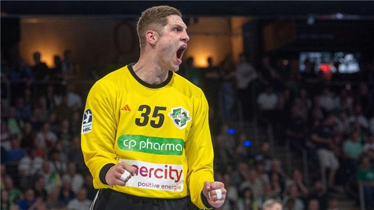 Hannovers Handballer feiern Auswärtssieg in Eisenach Hannovers Torhüter Joel Birlehm zeigte gegen Eisenach starke Paraden.