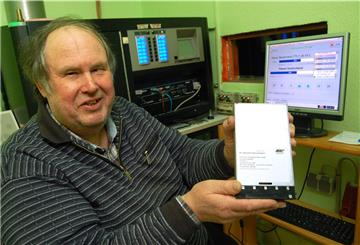 Hans-Joachim Döring, Betreiber des Nordenhamer Filmpalasts, will mit der Wiedereröffnung noch warten.