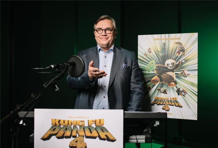 Hape Kerkeling liebt weiße Schokolade Hape Kerkeling leiht Panda Po erneut seine Stimme.