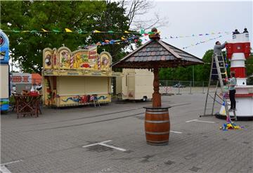 Happen schnappen auf dem Wilhelm-Kaisen-Platz: Himmelfahrt öffnet ein Mini-Markt. Es gibt an sechs Buden Bratwurst und Pommes, Mandeln, Crêpes, Eis, Bretzeln und Fisch.