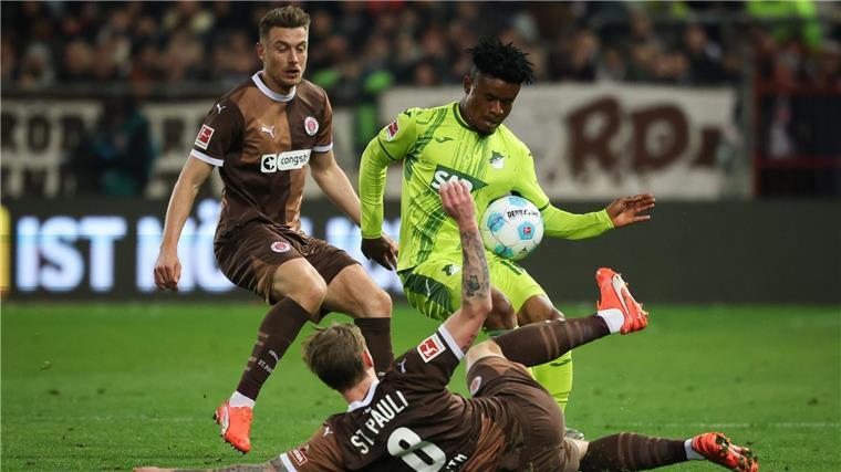 Hart umkämpftes Kellerduell zwischen dem FC ST. Pauli und der TSG Hoffenheim. 