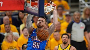 Hartenstein sagt, er war in seinen ersten Trainingslagern nervöser, als vor dem entscheidenden Spiel in den NBA-Finals.