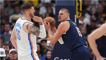 Hartenstein und Jokic lieferten sich intensive Zweikämpfe. 