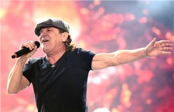 Harter Schlag: Sänger Brian Johnson droht die Taubheit. 