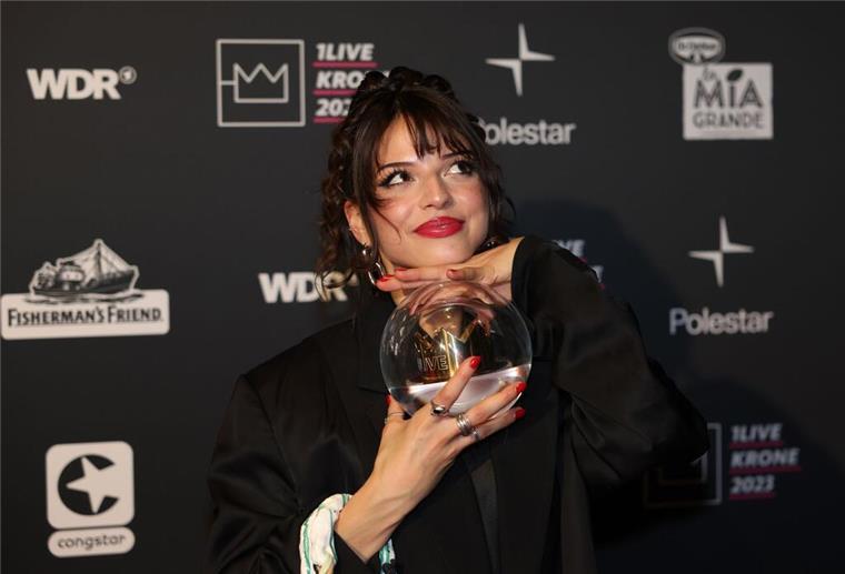 Hat auch schon einige Kronen daheim: Nina Chuba ist unter anderem als „Bester Live Act“ nominiert. (Archivfoto)