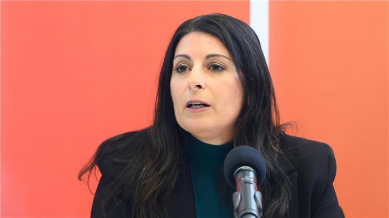 Hat ein „Gegenmodell zum Kahlschlag-Plan des Vorstandes“ vorgelegt: Betriebsratschefin Daniela Cavallo.