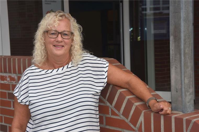 Hat gut Lachen: Ein Jahr lang hat Ilse Carstens-Rillox die Grundschule Sittensen kommissarisch geleitet. Seit dem 1. August ist sie die Rektorin der Schule. Die Ernennungsurkunde ist eingetrudelt. 