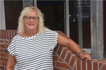 Hat gut Lachen: Ein Jahr lang hat Ilse Carstens-Rillox die Grundschule Sittensen kommissarisch geleitet. Seit dem 1. August ist sie die Rektorin der Schule. Die Ernennungsurkunde ist eingetrudelt. 