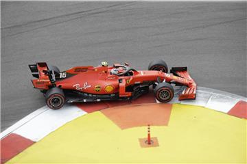 Hat in Russland die Nase vorn:  Charles Leclerc im Ferrari.