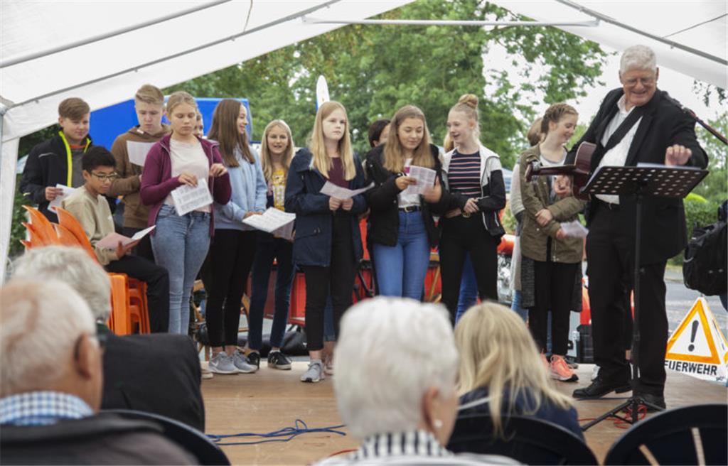 Hatte auf der Festbühne an der Spiekaer Kirche seinen großen Auftritt: der Überr...