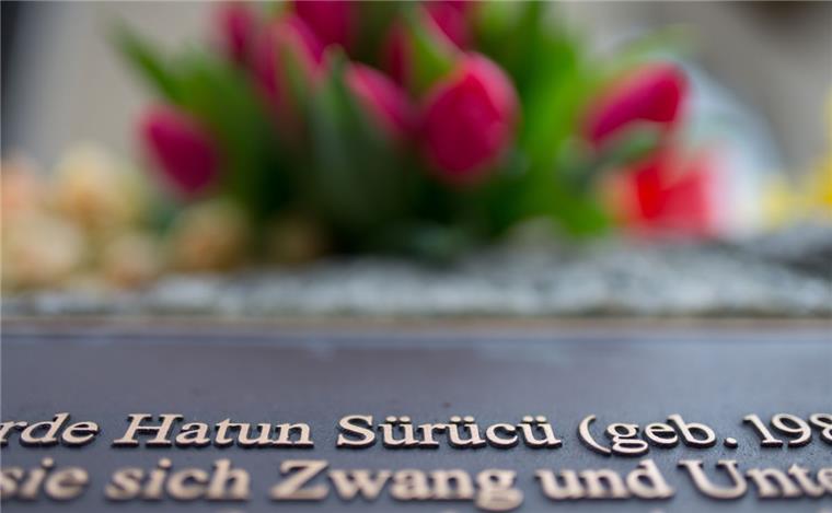 Hatun Sürücü war 2005 einem sogenannten Ehrenmord zum Opfer gefallen. Heute soll in Berlin mit einer Gedenkfeier an die junge Frau erinnert werden.