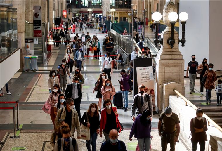 Bald wieder Reisefreiheit in Europa Hauptbahnhof in Mailand: Italien öffnete bereits jetzt die Grenzen für Urlauber aus den anderen 26 EU-Ländern.