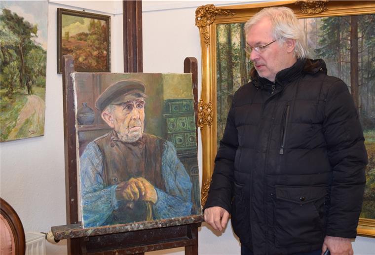 Hausmeister Herbert Winter sorgt sich um die Gemälde in der Galerie von Thieles Garten. Dieses Bild des mutmaßlich ersten Leherheiders zeigt bislang noch keinen Schaden.