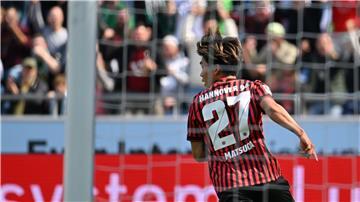Hayate Matsuda von Hannover 96 feiert sein Tor zum 1:0 gegen Magdeburg.