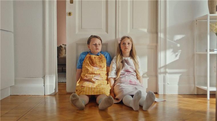 Hedvig und Hendrik wollen die neue Freundin von Papa unbedingt loswerden. Sie lassen sich einiges einfallen.