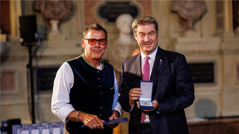 Der schöne Sascha wird 70 Hehn, sein Verdienstorden und Markus Söder. (Archivfoto)
