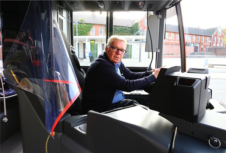 Verkehrswende in Corona-Zeiten Heiko Junior fährt einen der zehn Strandläufer-Busse. Er kennt schon fast jeden Stein in Butjadingen.