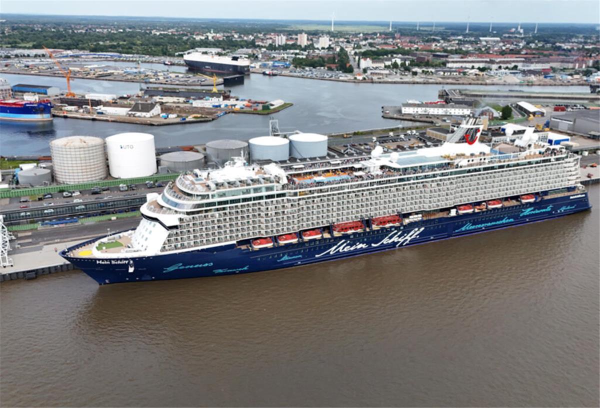 Feiern auf See: Mein Schiff öffnet Tischbuchung für Weihnachten 2025 Die Mein Schiff 3 liegt am Bremerhaven Cruise Port an der Columbuskaje.