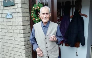 Heinz Boruschewski ist 91 Jahre alt und 71 Jahre lang unfallfrei Auto gefahren. Jetzt hat er sein Auto abgemeldet. Er blickt zurück und verrät, was einen guten Fahrer ausmacht. 