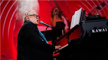 Heinz Rudolf Kunze singt bei dem Konzert in den Gärten der Welt. (Archivbild)
