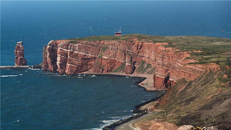 Gästezahl auf Helgoland wieder leicht gestiegen Helgoland zog im vergangenen Jahr knapp 302.000 Tages- und Übernachtungsgäste an (Archivbild).
