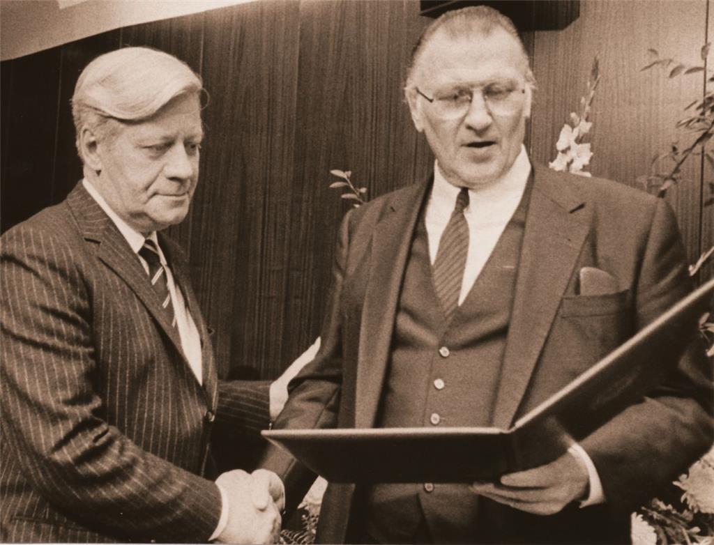 Helmut Schmidt (links) mit dem damaligen Oberbürgermeister Werner Lenz.