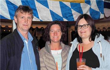 Henner Weyhe, Sabine Berghorn und Ines Weyhe (von links) sind Stammgäste beim Ho...