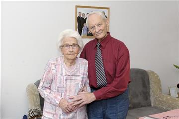 Henriette und Alfred Thiem feiern am Dienstag in Bremerhaven ihre eiserne Hochzeit.