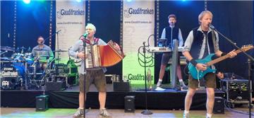 Herbstmarkt Neuenwalde. Die "Gaudifranken" heizten die Stimmung in de...
