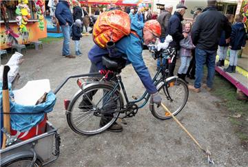 Herbstmarkt Neuenwalde. Harry Wallis aus Krempel, ein "echter" Umwel...