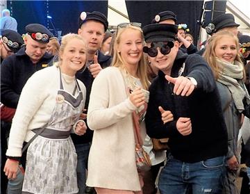 Herbstmarkt Neuenwalde. "Der hat uns doch eben schon mal fotografiert"...