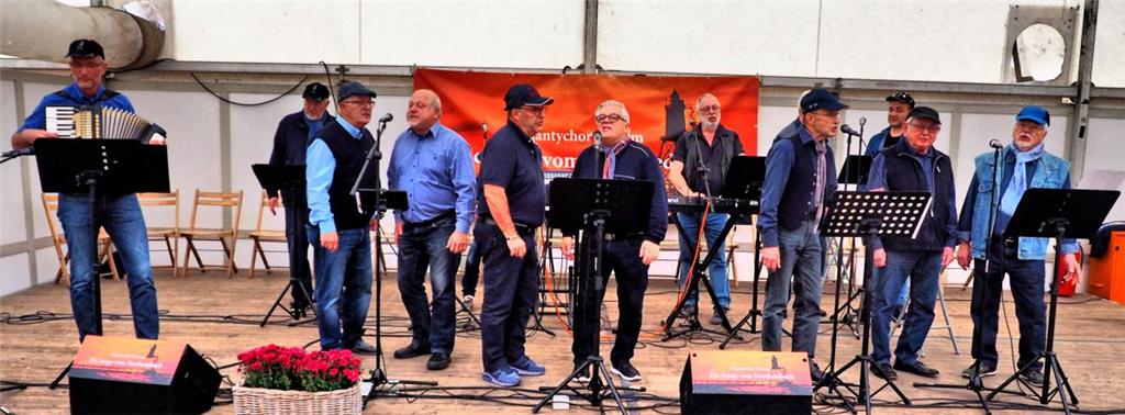 Herbstmarkt Neuenwalde. "Die Jungs vom Nordseedeich", der Shantychor...