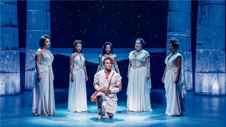 Musical-Premiere: Wenn Hercules zu quietschbunten Muskelspielen am Olymp lädt