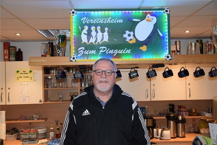 Der "Pinguin" gibt das Abbehauser Vereinsheim ab Hergen Ostendorf ist den Mitgliedern des TSV Abbehausen als „Pinguin“ bekannt. Altersbedingt steht er seit dem Jahreswechsel nicht mehr als Pächter des Sportheims zur Verfügung.
