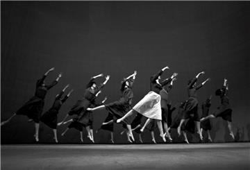 Hermann Grauerholz hat mit seinen Tanzkompositionen überregionale Bekanntheit erlangt. Das Historische Museum sucht Personen, die an den Grauerholz’schen Tanzspielen mitgewirkt haben. Unser Bild zeigt eine Aufführung des Grauerholz’schen Tanzspiels 1973.