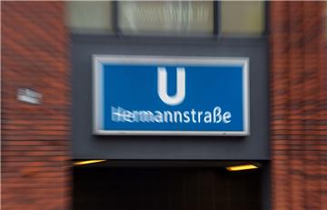 «Hermannstraße» steht in Berlin auf dem Schild über dem Eingang zur U-Bahnstation. Dort hatte Ende Oktober ein Mann eine Passantin mit einem Tritt die Treppe heruntergeschubst.