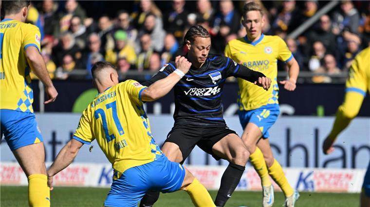1:5 gegen Hertha: Braunschweiger Debakel im Abstiegskampf Hertha-Torschütze Derry Scherhant.