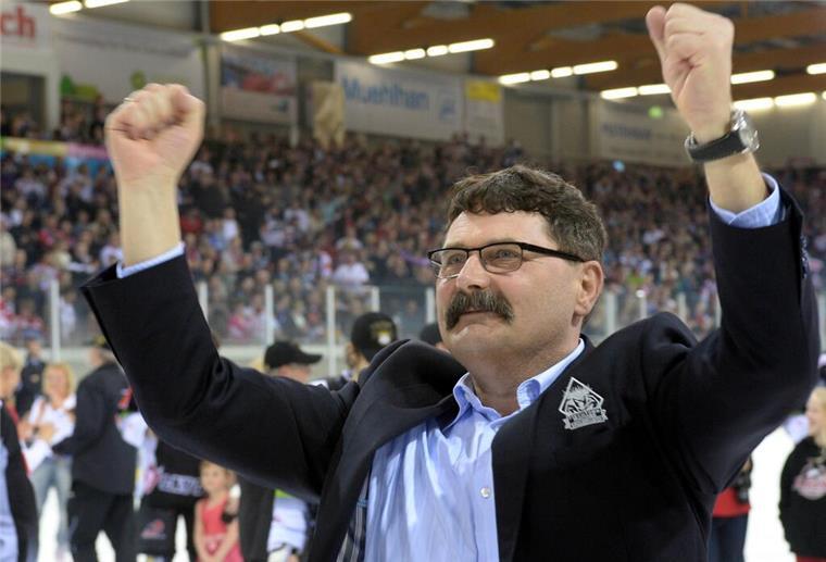 Die Seele der Fischtown Pinguins feiert Geburtstag: Alfred Prey ist 70 geworden Herzlichen Glückwunsch, Alfred Prey. Hier jubelt der Pinguins-Teammanager über den Titelgewinn 2014.