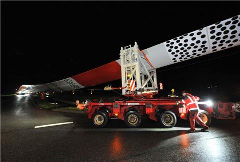 Heute soll ab etwa 17.30 Uhr ein Schwertransport quer durch Bremerhaven verlaufen.