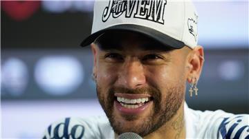 Heute spielt Fußball-Superstar Neymar für den Verein FC Santos. Fast wäre er mal zum FC Bayern München gewechselt.