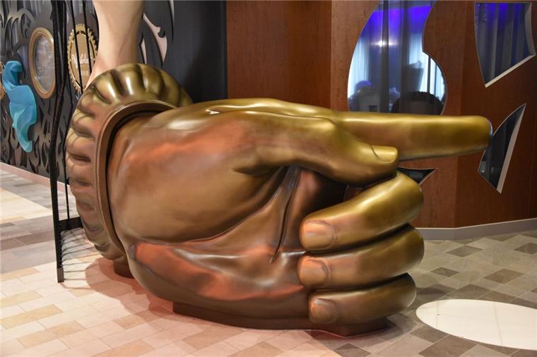 Eindrücke von der "Ovation of the Seas" Hier gehts ins "Wonderland".