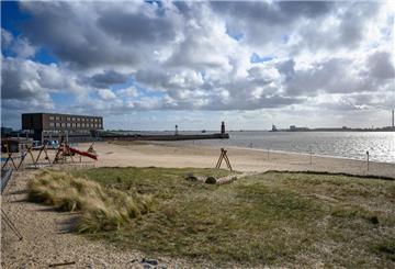 Strand am Fluss