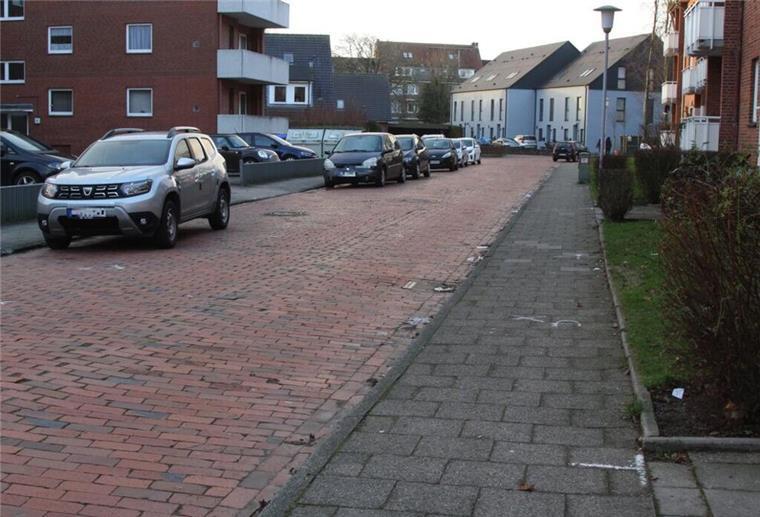 Weihnachts-Bluttat in Cuxhaven: Zwei Männer angeklagt Hier, in der Straße Hörn, wurde der 56-Jährige am 24. Dezember 2023 tot aufgefunden. Jetzt hat die Staatsanwaltschaft Stade Anklage erhoben.