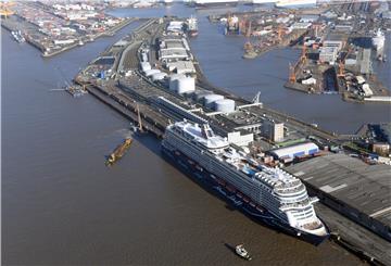 Hier liegt die „Mein Schiff 1“ an der Columbuskaje.